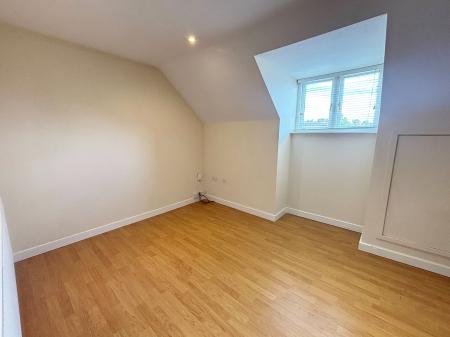 1 bedroom Flat to let in Clarendon Park Road, Clarendon Park, Leicester, LE2