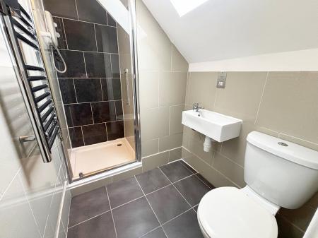 1 bedroom Flat to let in Clarendon Park Road, Clarendon Park, Leicester, LE2