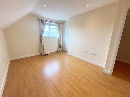 1 bedroom Flat to let in Clarendon Park Road, Clarendon Park, Leicester, LE2