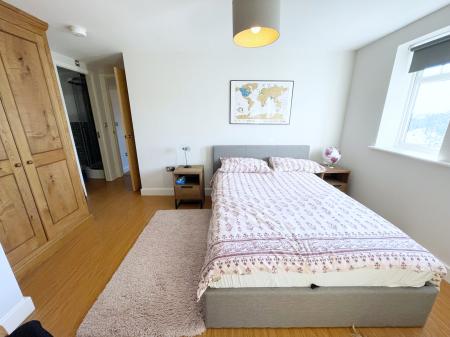 2 bedroom Flat to let in Knighton Park Road, Clarendon Park, Leicester, LE2