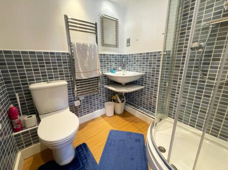 2 bedroom Flat to let in Knighton Park Road, Clarendon Park, Leicester, LE2