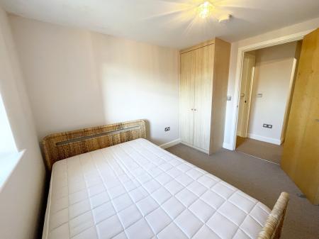 2 bedroom Flat to let in Knighton Park Road, Clarendon Park, Leicester, LE2