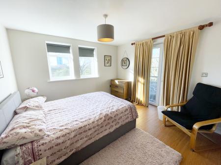 2 bedroom Flat to let in Knighton Park Road, Clarendon Park, Leicester, LE2
