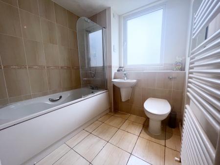 2 bedroom Flat to let in Watkin Road, Freemens Meadow, Leicester, LE2