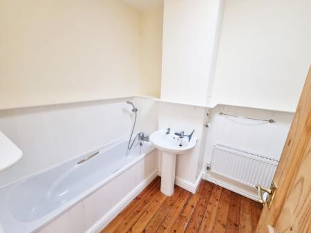 2 bedroom Terraced House for sale in Main Street, Wigston, LE18
