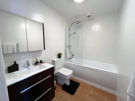 2 bedroom Flat to let in Lower Lee Street, City Centre, Leicester, LE1