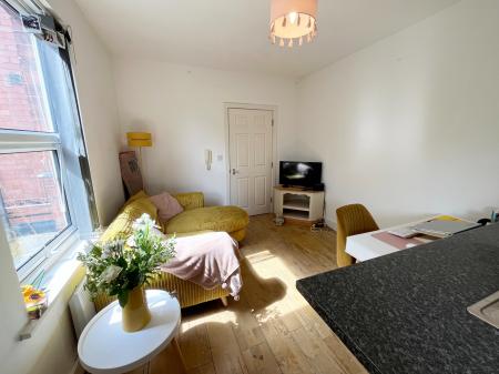 1 bedroom Flat to let in Clarendon Park Road, Clarendon Park, Leicester, LE2