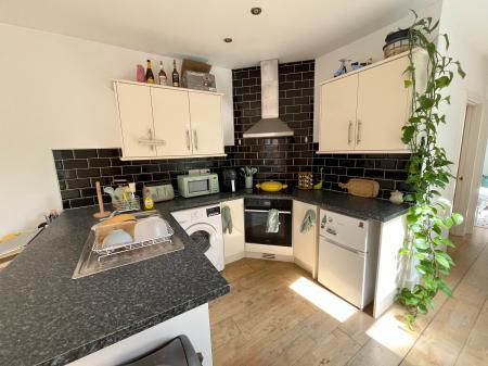 1 bedroom Flat to let in Clarendon Park Road, Clarendon Park, Leicester, LE2
