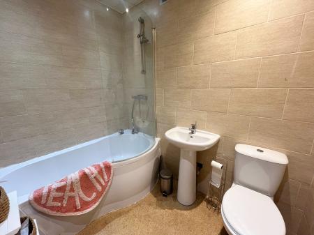 1 bedroom Flat to let in Clarendon Park Road, Clarendon Park, Leicester, LE2