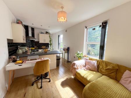 1 bedroom Flat to let in Clarendon Park Road, Clarendon Park, Leicester, LE2