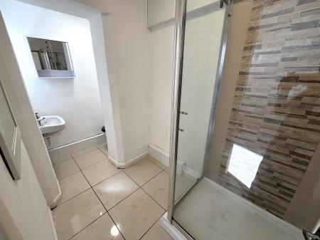1 bedroom Flat to let in 8 Stoneygate Road, Stoneygate, Leicester, LE2