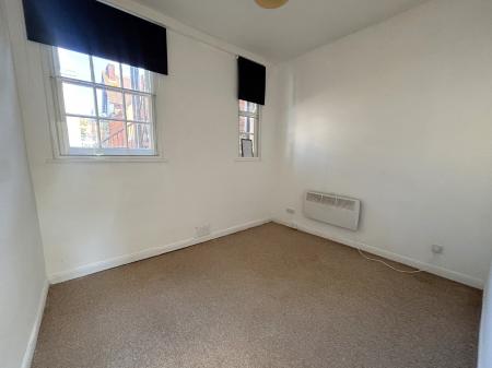 1 bedroom Flat to let in 8 Stoneygate Road, Stoneygate, Leicester, LE2