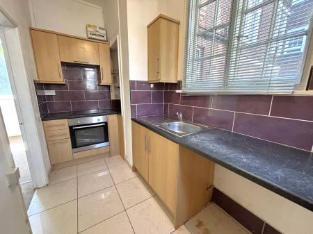 1 bedroom Flat to let in 8 Stoneygate Road, Stoneygate, Leicester, LE2