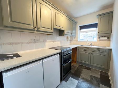 2 bedroom Flat to let in Avenue Road, Clarendon Park, Leicester, LE2