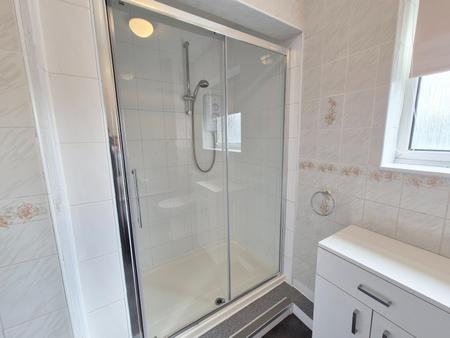 2 bedroom Flat to let in Avenue Road, Clarendon Park, Leicester, LE2