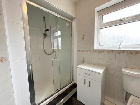 2 bedroom Flat to let in Avenue Road, Clarendon Park, Leicester, LE2
