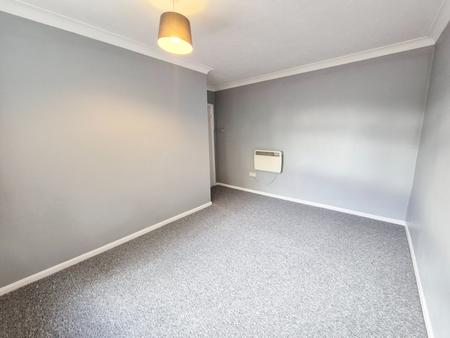 2 bedroom Flat to let in Avenue Road, Clarendon Park, Leicester, LE2