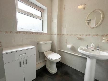 2 bedroom Flat to let in Avenue Road, Clarendon Park, Leicester, LE2