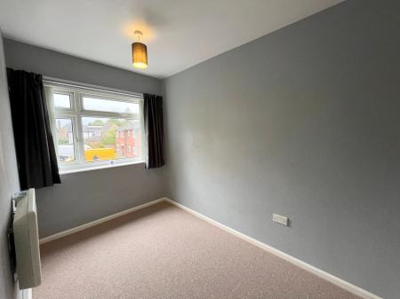 2 bedroom Flat to let in Avenue Road, Clarendon Park, Leicester, LE2