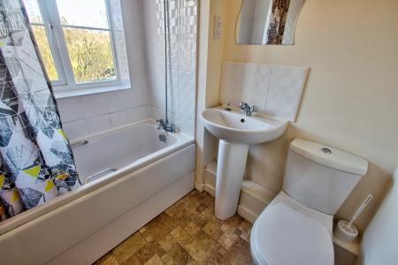 3 bedroom Town house to let in Thistley Close, Thorpe Astley, Leicester, LE3