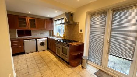 4 bedroom Semi-detached house to let in Woodcroft Avenue, West Knighton, Leicester, LE2