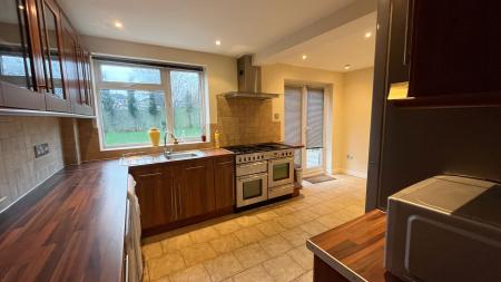 4 bedroom Semi-detached house to let in Woodcroft Avenue, West Knighton, Leicester, LE2