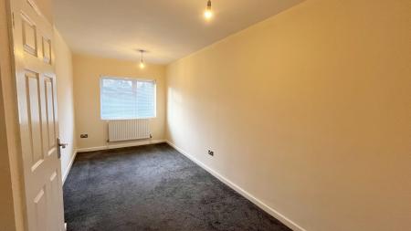 4 bedroom Semi-detached house to let in Woodcroft Avenue, West Knighton, Leicester, LE2
