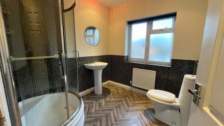 4 bedroom Semi-detached house to let in Woodcroft Avenue, West Knighton, Leicester, LE2
