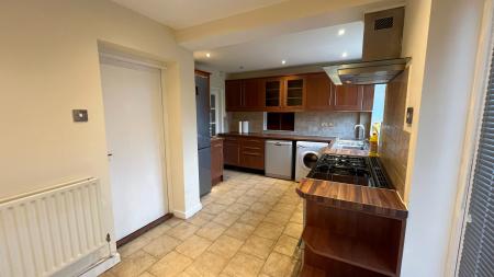 4 bedroom Semi-detached house to let in Woodcroft Avenue, West Knighton, Leicester, LE2