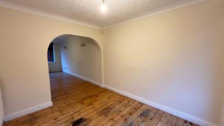 4 bedroom Semi-detached house to let in Woodcroft Avenue, West Knighton, Leicester, LE2