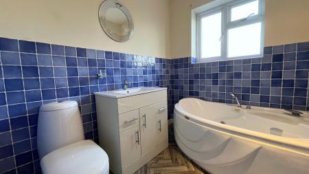 4 bedroom Semi-detached house to let in Woodcroft Avenue, West Knighton, Leicester, LE2