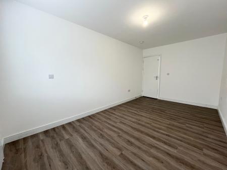 2 bedroom Flat to let in Medina Road, Leicester, LE3