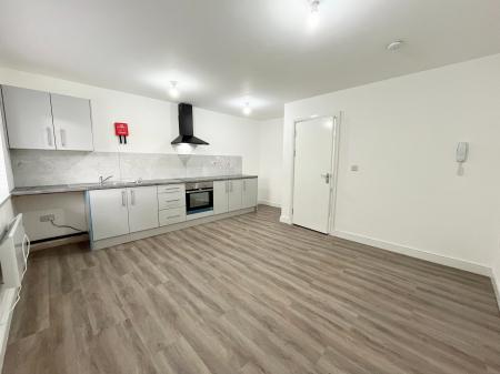2 bedroom Flat to let in Medina Road, Leicester, LE3