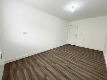 2 bedroom Flat to let in Medina Road, Leicester, LE3