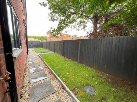 2 bedroom Flat to let in Medina Road, Leicester, LE3