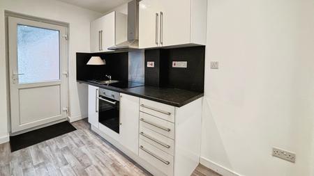 4 bedroom Semi-detached house to let in Lamborne Road, Knighton, Leicester, LE2