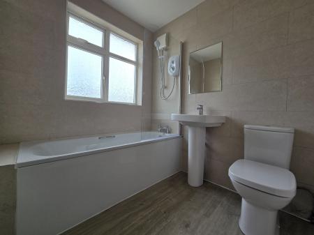 3 bedroom Semi-detached house to let in Lamborne Road, Knighton, Leicester, LE2