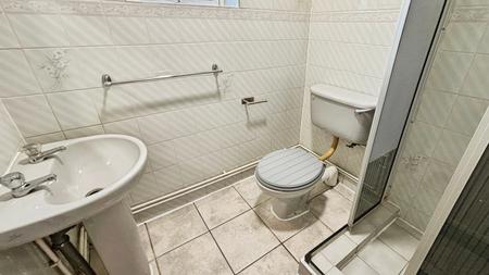 4 bedroom Semi-detached house to let in Lamborne Road, Knighton, Leicester, LE2