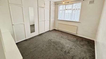 4 bedroom Semi-detached house to let in Lamborne Road, Knighton, Leicester, LE2