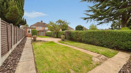 4 bedroom Semi-detached house to let in Lamborne Road, Knighton, Leicester, LE2