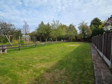 3 bedroom Semi-detached house to let in Lamborne Road, Knighton, Leicester, LE2