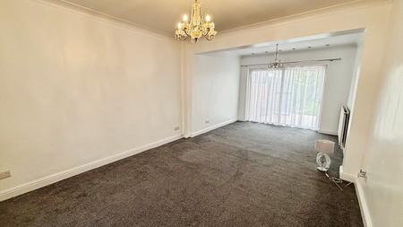 4 bedroom Semi-detached house to let in Lamborne Road, Knighton, Leicester, LE2