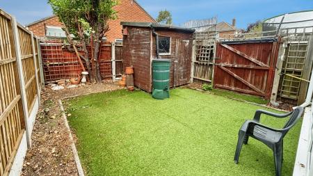 3 bedroom Semi-detached house to let in Cooper Close, Aylestone, Leicester, LE2