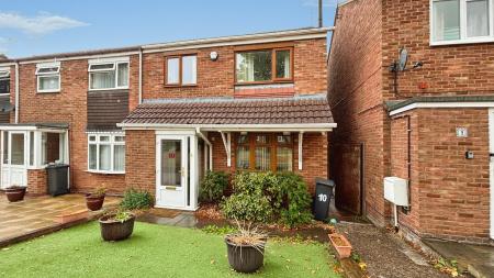 3 bedroom Semi-detached house to let in Cooper Close, Aylestone, Leicester, LE2
