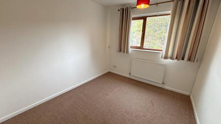 3 bedroom Semi-detached house to let in Cooper Close, Aylestone, Leicester, LE2