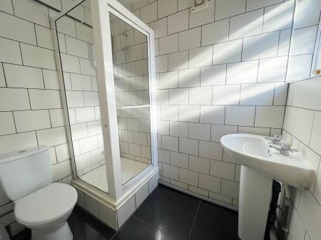 1 bedroom Studio flat to let in Tudor Road, Leicester, LE3