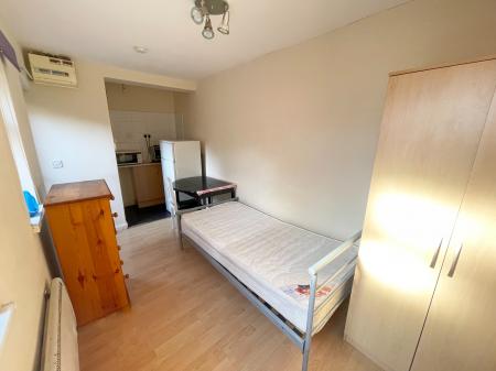 1 bedroom Studio flat to let in Tudor Road, Leicester, LE3