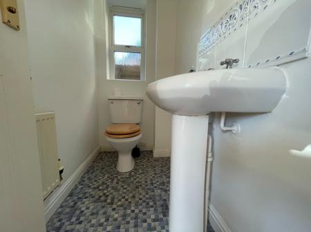 3 bedroom Semi-detached house to let in Wych Elm road, Oadby Grange, Leicester, LE2