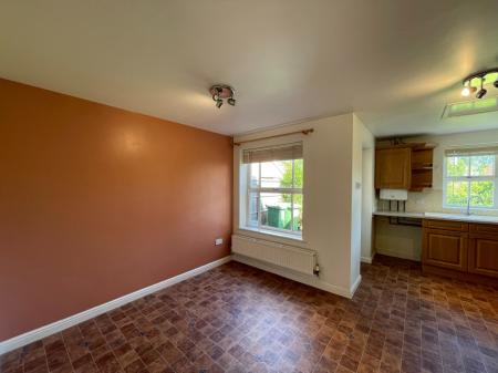 3 bedroom Semi-detached house to let in Wych Elm road, Oadby Grange, Leicester, LE2