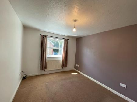 3 bedroom Semi-detached house to let in Wych Elm road, Oadby Grange, Leicester, LE2